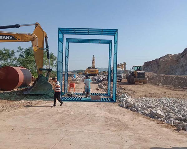 鶴壁礦場2/4/4.8米全封閉洗車機(jī)兩臺